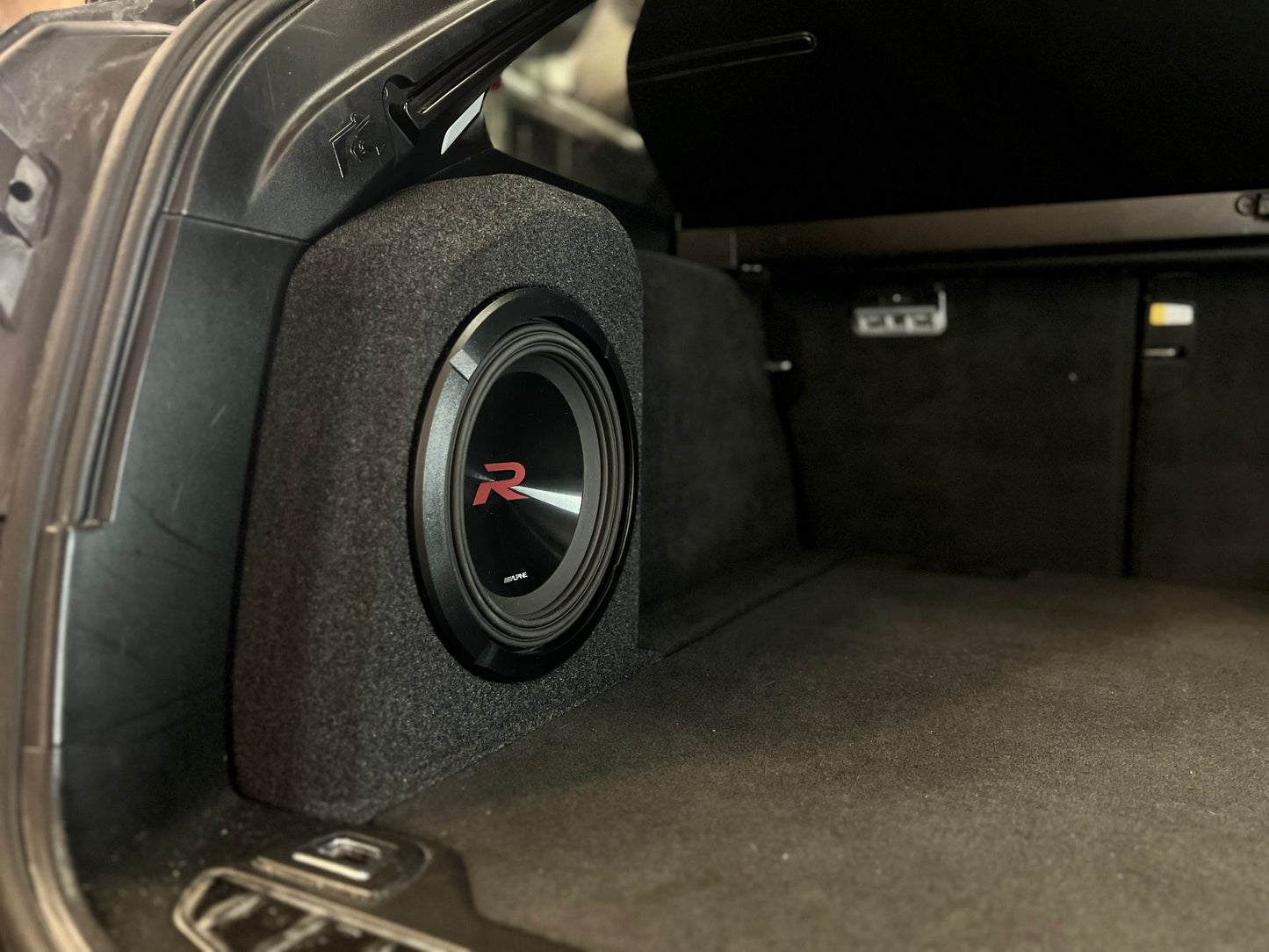 BMW F11 CUSTOM FIT SUBWOOFER