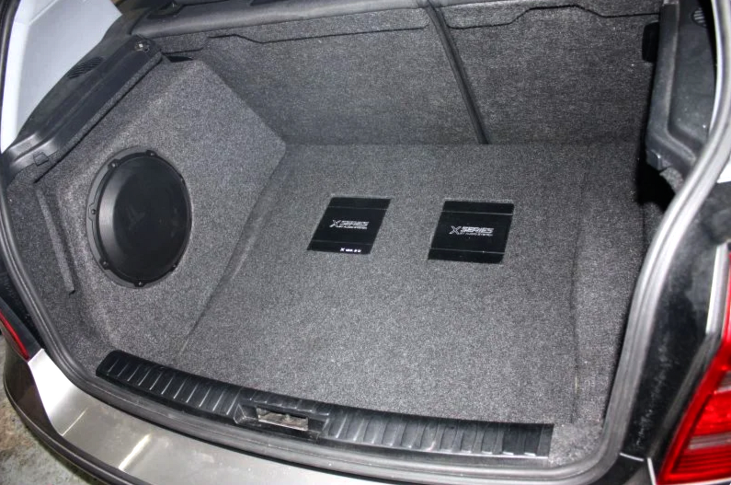 BMW 1 E87 CUSTOM FIT SUBWOOFER